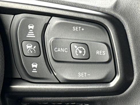 Used 2025 Jeep Wrangler Unlimited Rubicon w/ Safety Group image 19