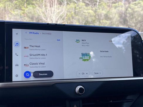 Used 2025 Toyota Crown Signia Limited image 4