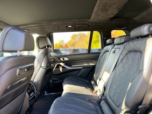 Certified 2024 BMW X7 xDrive40i w/ M Sport Package image 23