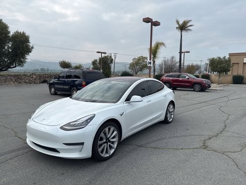 Used 2019 Tesla Model 3 Mid Range image 4