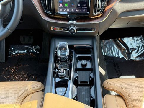 Certified 2024 Volvo XC60 B5 Ultimate w/ Protection Package Premier AWD/4WD image 15