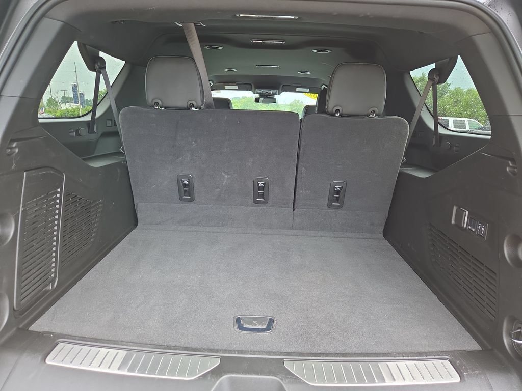 Certified 2026 Chevrolet Suburban Premier AWD/4WD image 31