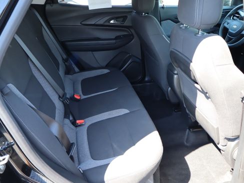 Used 2025 Chevrolet TrailBlazer LT AWD/4WD image 34