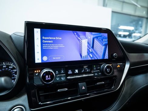 Certified 2024 Toyota Highlander XLE image 22