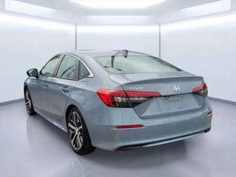 Used 2023 Honda Civic Touring image 3