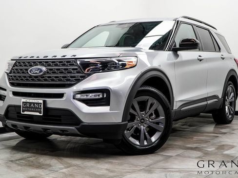 Used 2022 Ford Explorer XLT w/ Equipment Group 202A image 1