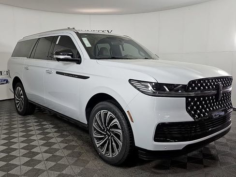 New 2026 Lincoln Navigator L Black Label AWD/4WD image 4