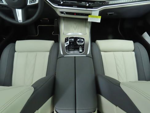 New 2026 BMW X7 xDrive40i w/ Executive Package image 17