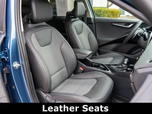 Certified 2025 Kia Niro EX image 9