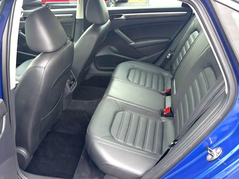 Used 2017 Volkswagen Passat 1.8T SEL Premium image 9