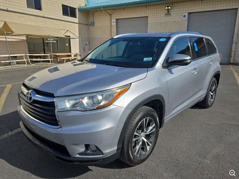 Used 2016 Toyota Highlander XLE FWD image 1