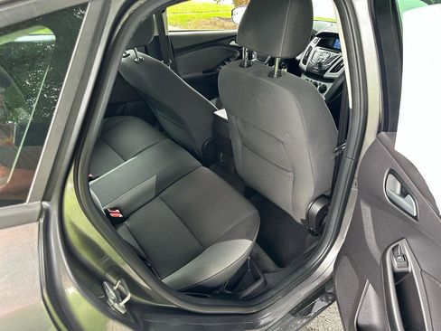 Used 2014 Ford Focus SE w/ SE Winter Package FWD image 25