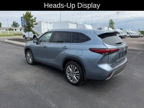 Used 2023 Toyota Highlander Platinum AWD/4WD image 4