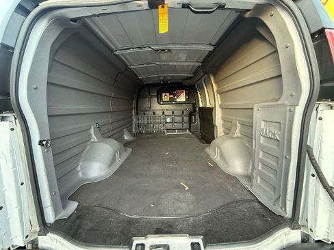 Used 2017 Chevrolet Express 2500 image 7