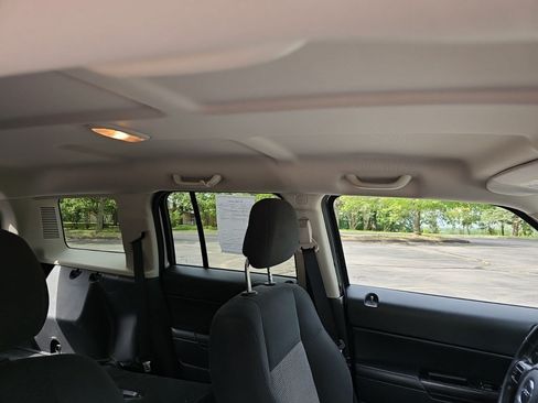 Used 2014 Jeep Patriot Latitude FWD image 13