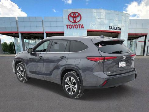 Certified 2022 Toyota Highlander XLE image 6