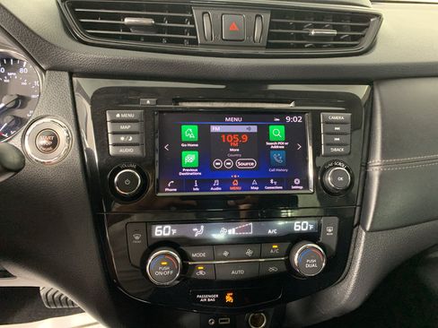 Used 2019 Nissan Rogue SL FWD image 25