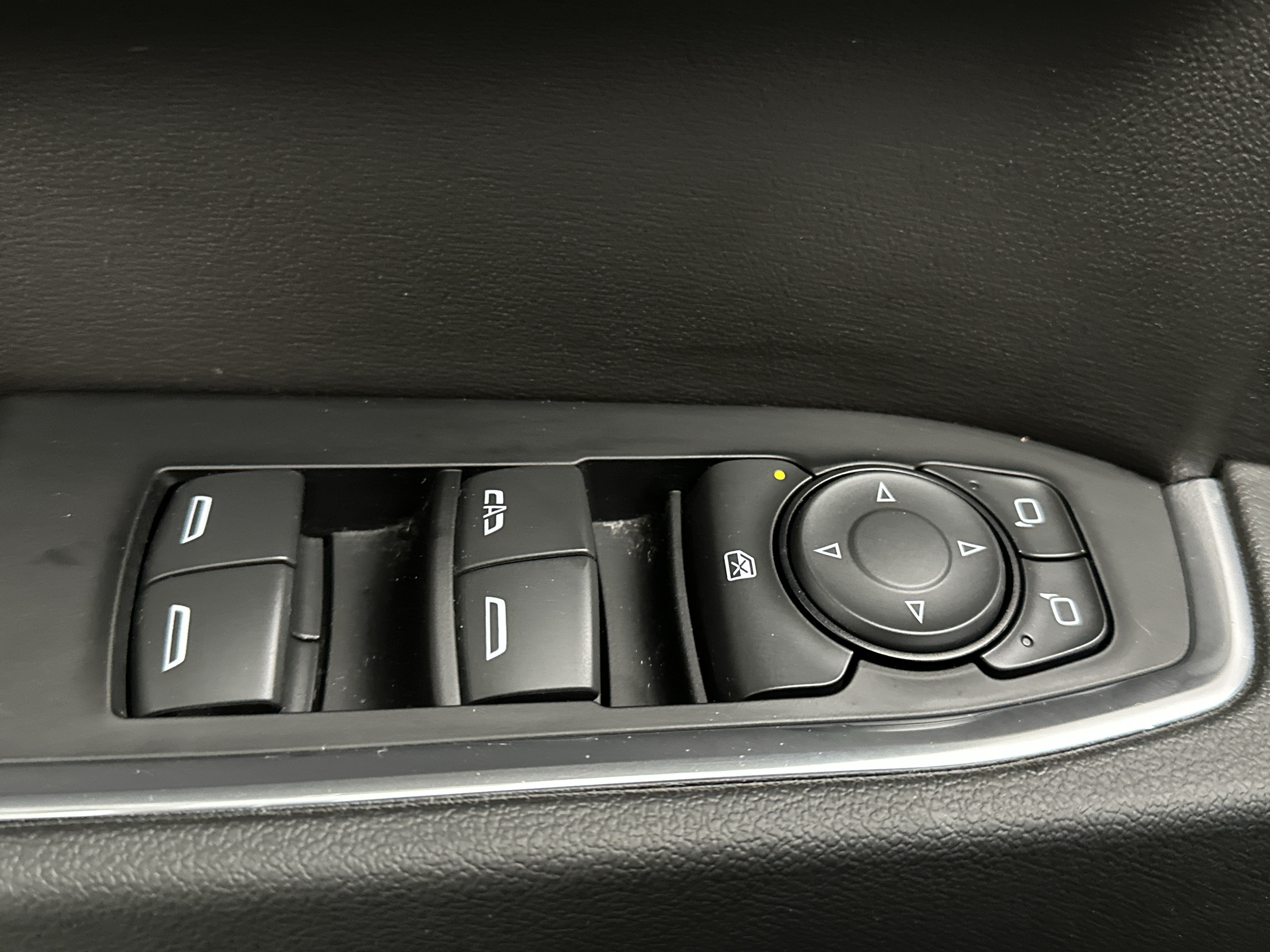 Used 2024 Chevrolet Silverado 1500 LT Trail Boss w/ LPO, Dark Essentials Package AWD/4WD image 19