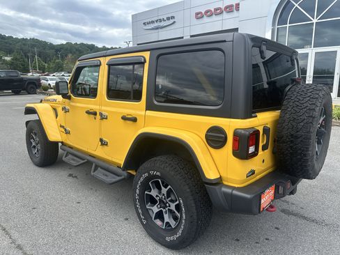 Used 2019 Jeep Wrangler Unlimited Rubicon w/ Cold Weather Group AWD/4WD image 10