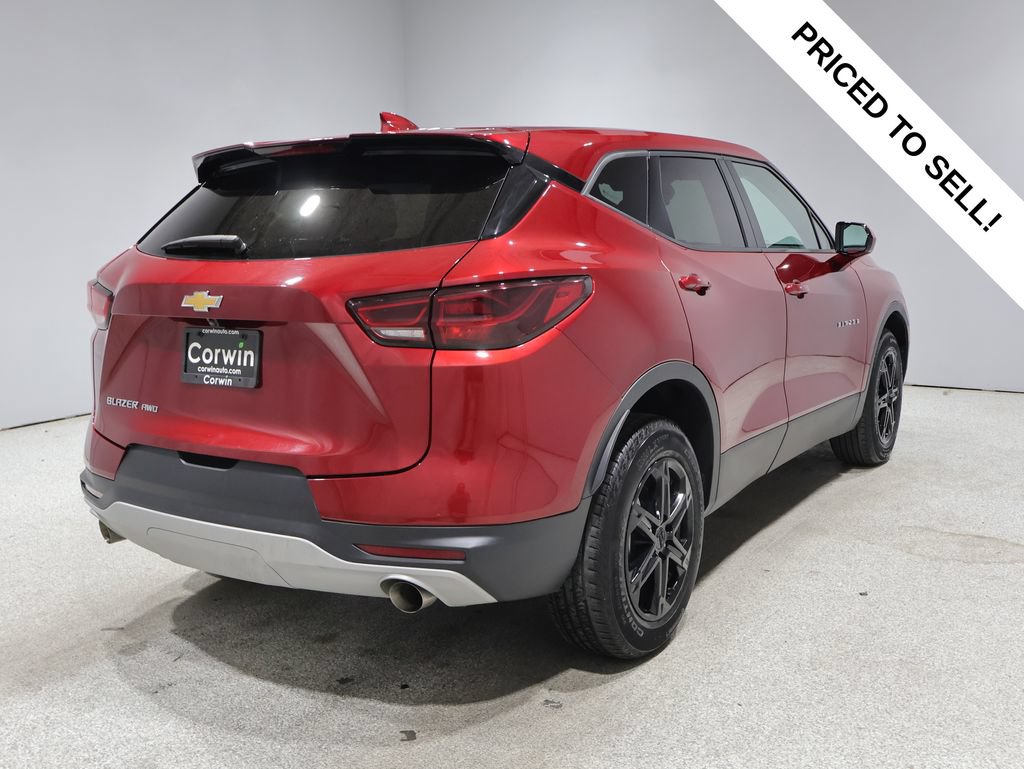 Used 2025 Chevrolet Blazer LT AWD/4WD image 2