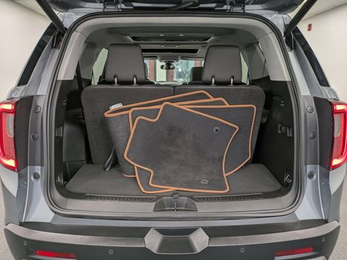 Used 2022 GMC Acadia AT4 w/ Technology Package image 23