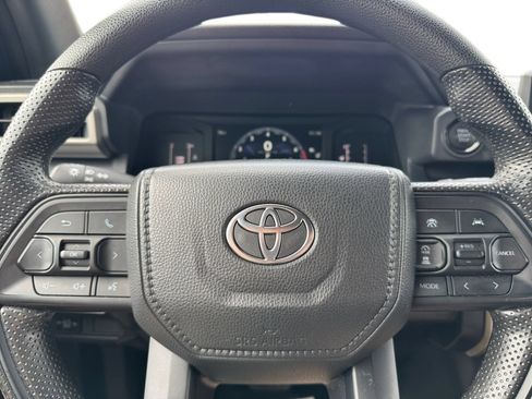 Used 2025 Toyota Tacoma SR AWD/4WD image 16
