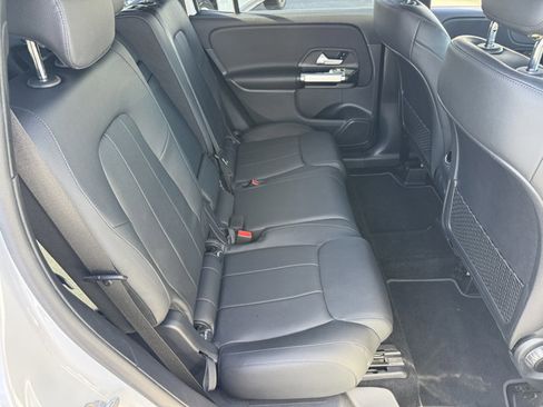Used 2022 Mercedes-Benz GLB 250 image 8