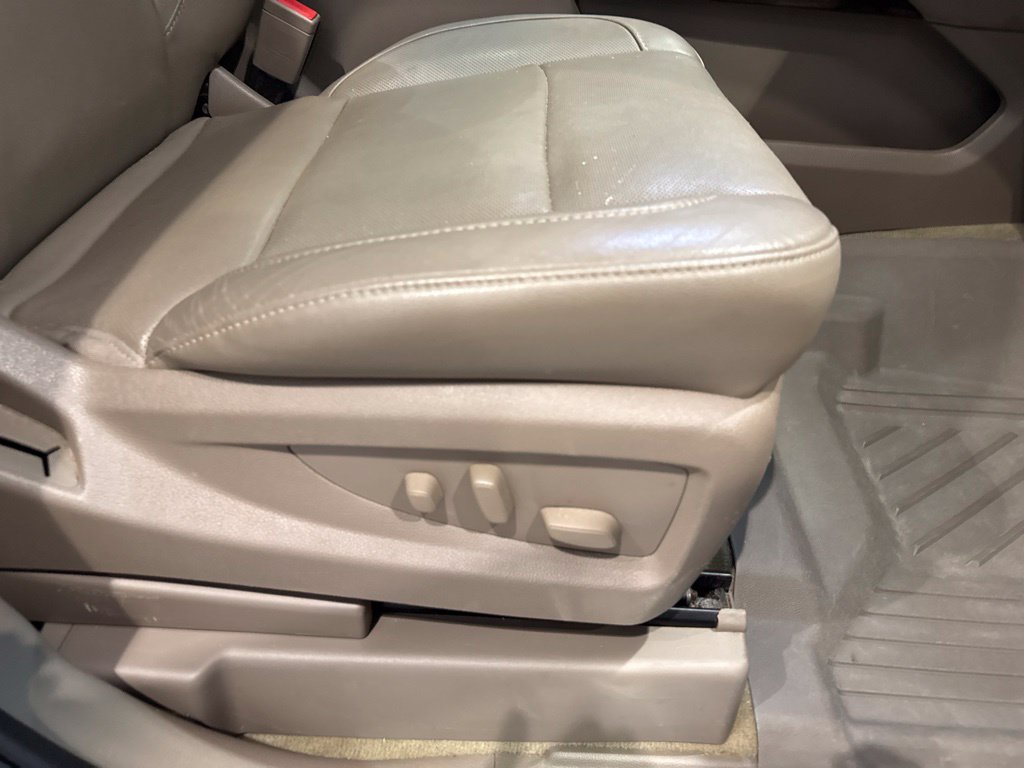 Used 2017 GMC Yukon SLT w/ Premium Edition AWD/4WD image 12