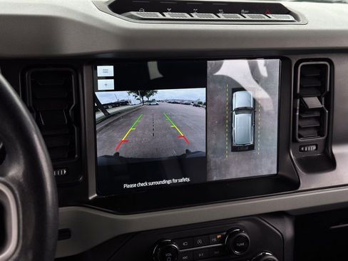 Used 2023 Ford Bronco Badlands image 11