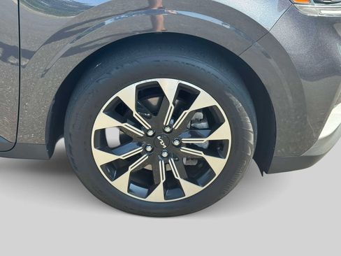 Used 2024 Kia Carnival EX FWD image 7