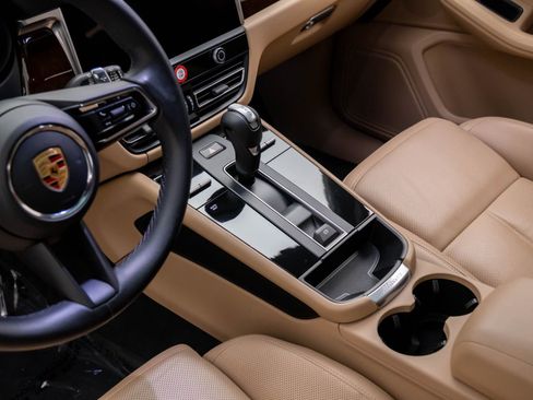 Certified 2023 Porsche Macan image 13