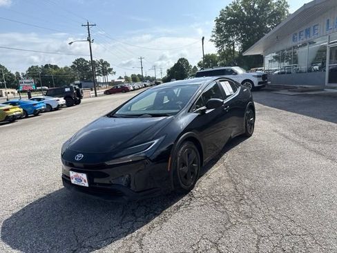 Used 2025 Toyota Prius LE FWD image 5