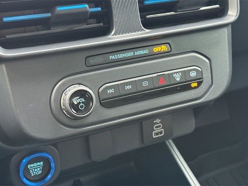 Used 2025 Ford Maverick Lobo image 19