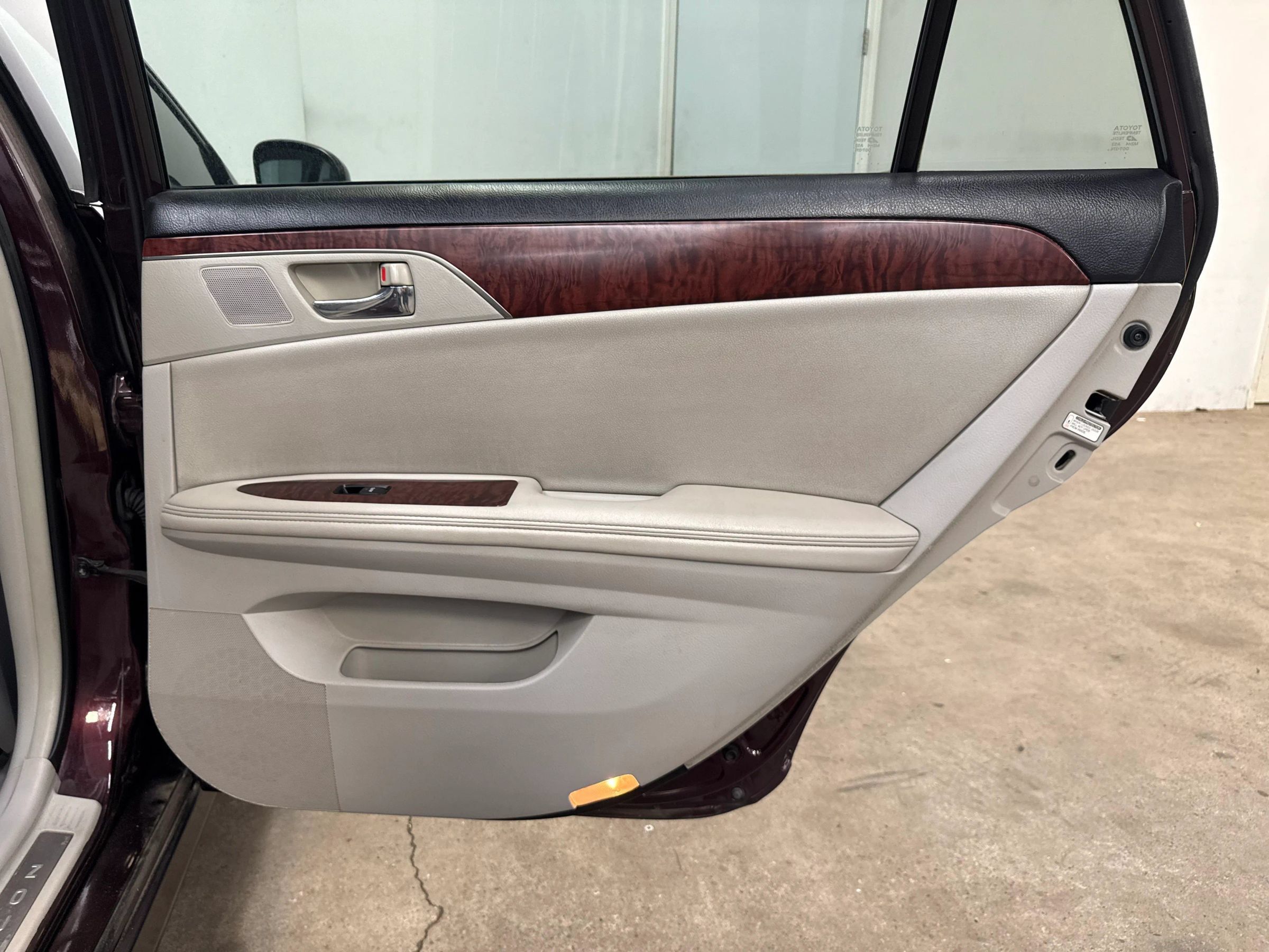 Used 2012 Toyota Avalon FWD image 21