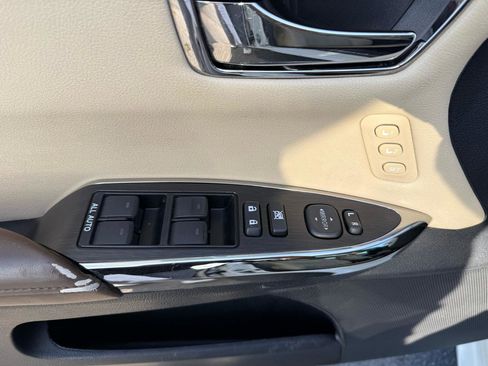 Used 2013 Toyota Avalon Limited image 12