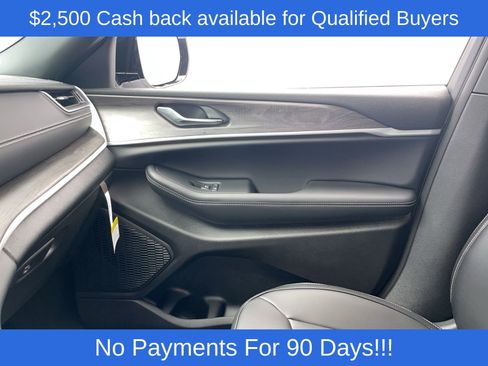 New 2025 Jeep Grand Cherokee L Limited w/ Black Appearance Package AWD/4WD image 16