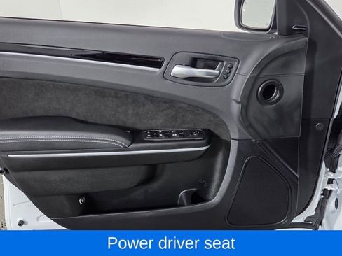 Used 2023 Chrysler 300 C image 12