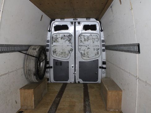 Used 2013 Mercedes-Benz Sprinter 2500 image 15