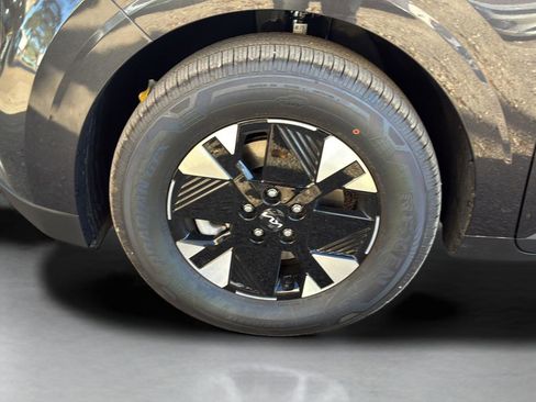 New 2026 Kia Carnival LXS image 32