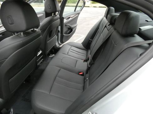 Used 2019 BMW 530i w/ Convenience Package image 40