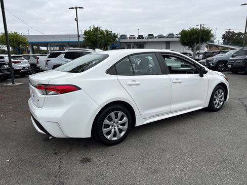 Used 2022 Toyota Corolla LE FWD image 5