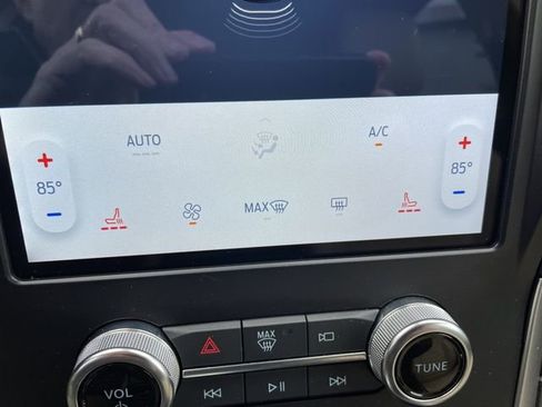 Used 2024 Ford Edge SEL image 23