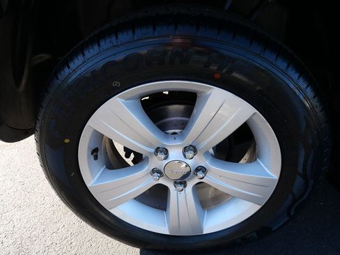 Used 2017 Jeep Compass Latitude image 34