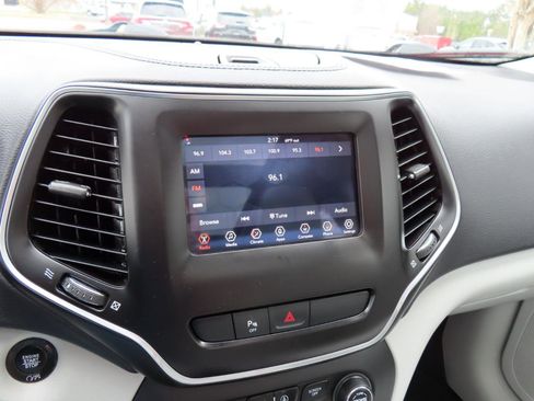 Used 2020 Jeep Cherokee Latitude Plus image 26