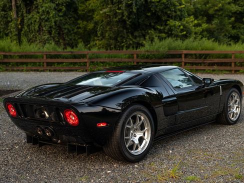 Used 2006 Ford GT RWD image 20