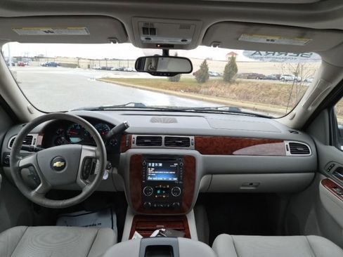 Used 2013 Chevrolet Avalanche LTZ image 30