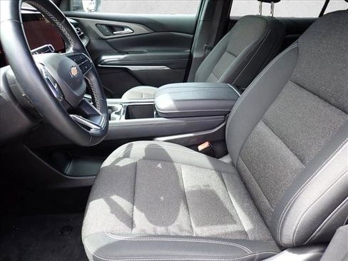 Used 2025 Chevrolet Traverse LT AWD/4WD image 12