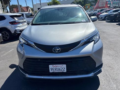 Used 2023 Toyota Sienna LE FWD image 9