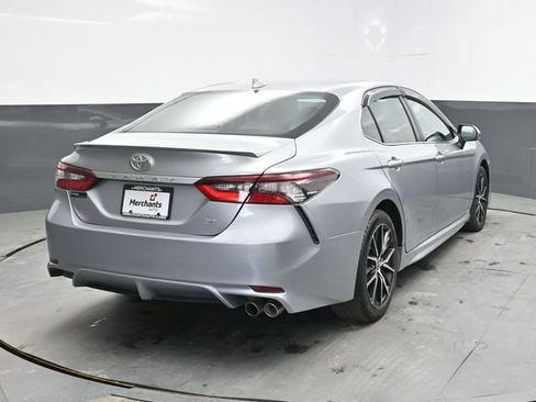 Used 2022 Toyota Camry SE FWD image 6