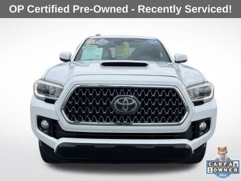 Used 2019 Toyota Tacoma TRD Sport image 2